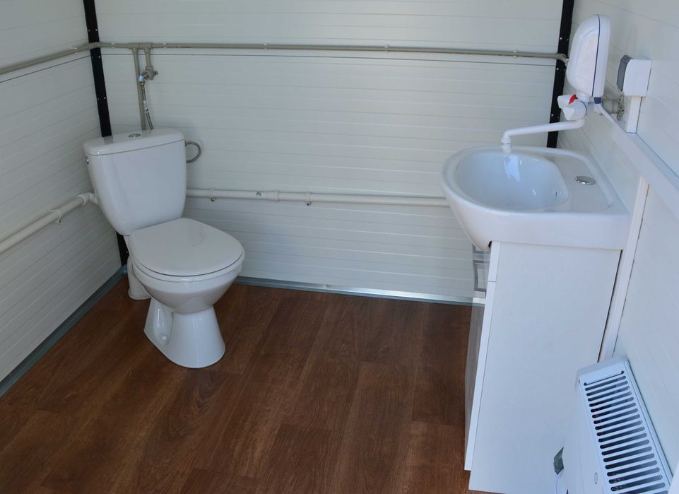 KONTENER SANITARNY 2×3 m damsko-męski – 2 wejścia, 2 WC, pisuar