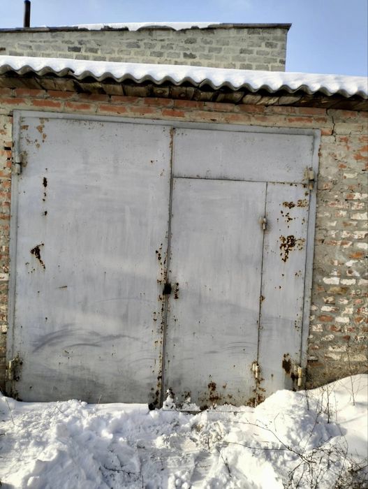 Продам гараж з машиною на ХТЗ " мотор 3"