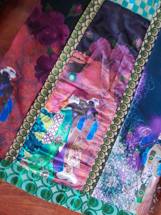 Desigual, kolorowy płaszcz z różnych faktur 34/36