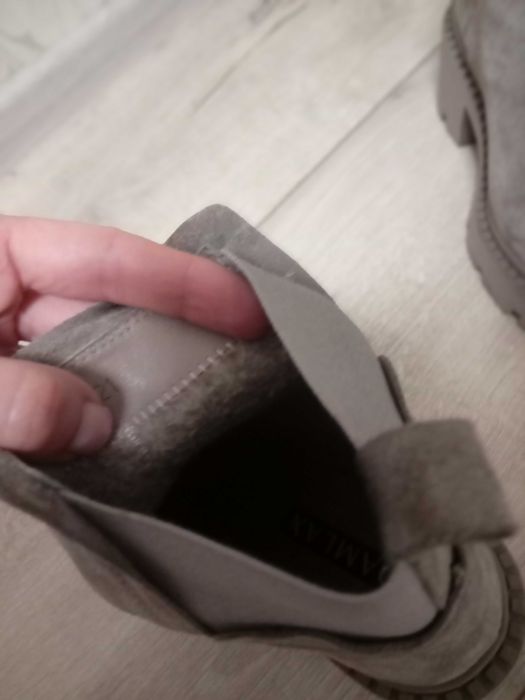 Продам осінні ботинки,замш,на утеплювачі