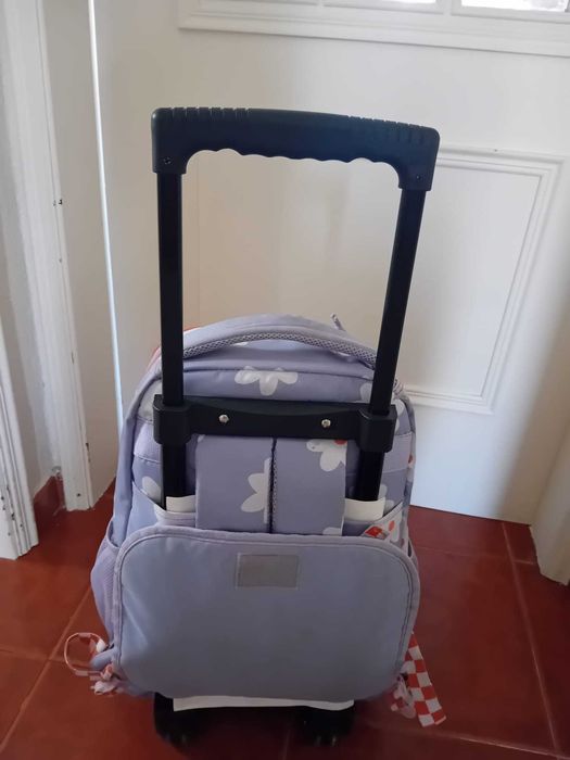 Mochila escolar menina