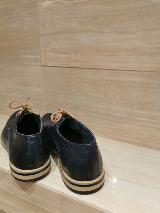Buty nowe 39 ze skóry naturalnej