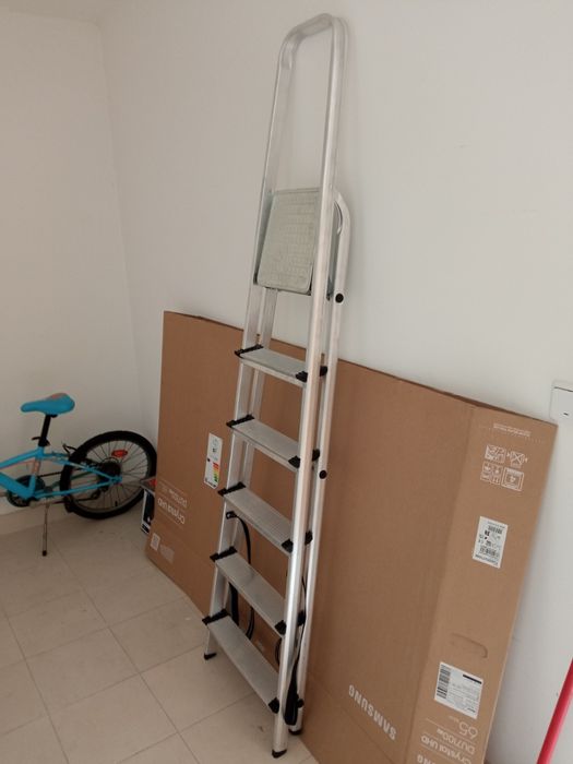 Escadote 6 degraus NOVO