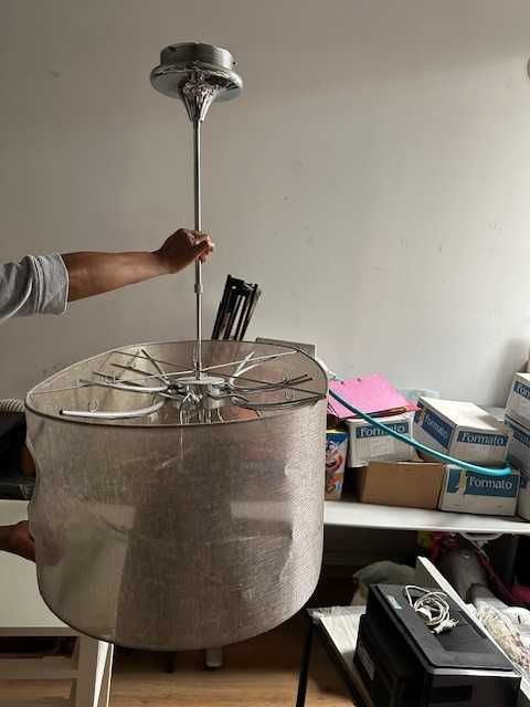 Recheio de casa muito bem conservado e em bom estado