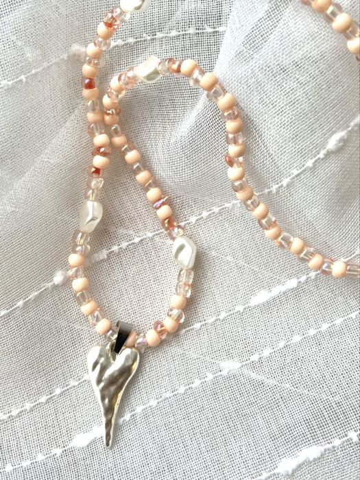 Colar em missangas com pendente