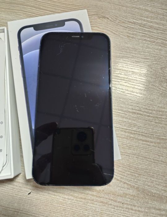 Продам айфон 12 в хорошем состоянии