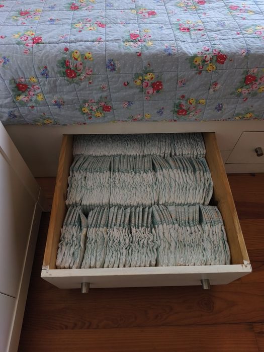 Cama de Casal com Arrumação