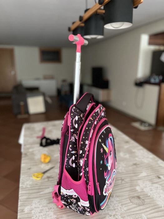 Mochila Escolar com Trolley para Menina – Muito Bom Estado