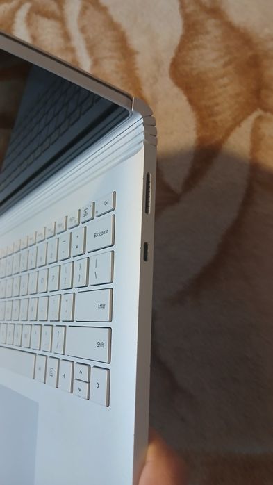 Ноутбук Microsoft Surface Book 2 15″ у хорошому стані