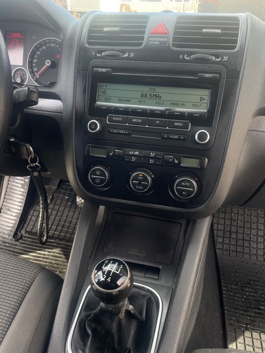 Volkswagen Golf 5 1.9TDI 2009 білий