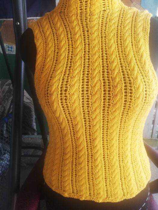 Вироби в"язані ручної роботи з гарної пряжі натуральні нитки