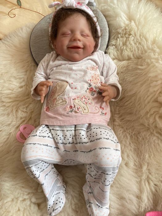Reborn Aurelia oddycha płacze śmieje się
