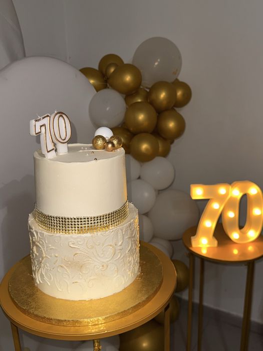 Fazemos tudo com carinho! Bolos doces e personalizados  Salgados Decoração para festas Comemorações de aniversário e ocasiões especiais