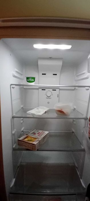 Frigorífico BECKEN BDD5394 WH, sem gelo, 167.6 cm, 246 L, bom estado