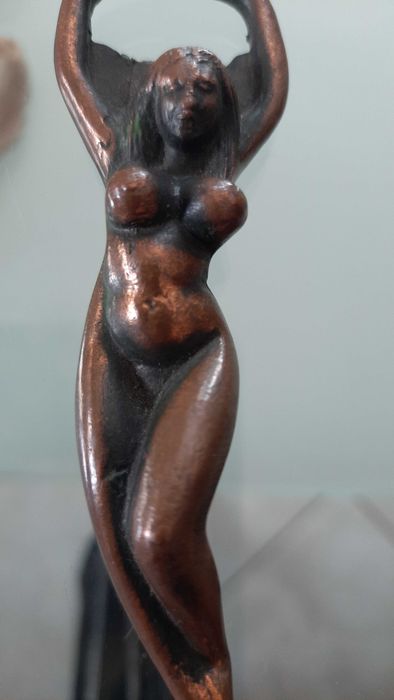 Otwieracz figurka kobiety PRL