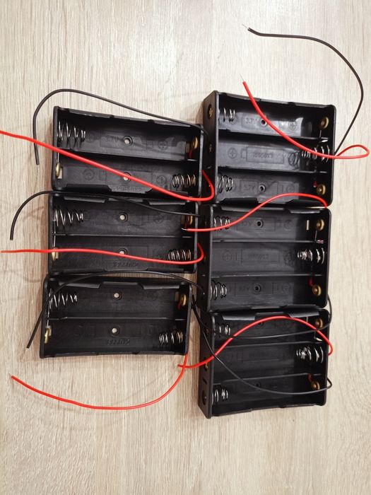 Koszyk na baterie, akumulator