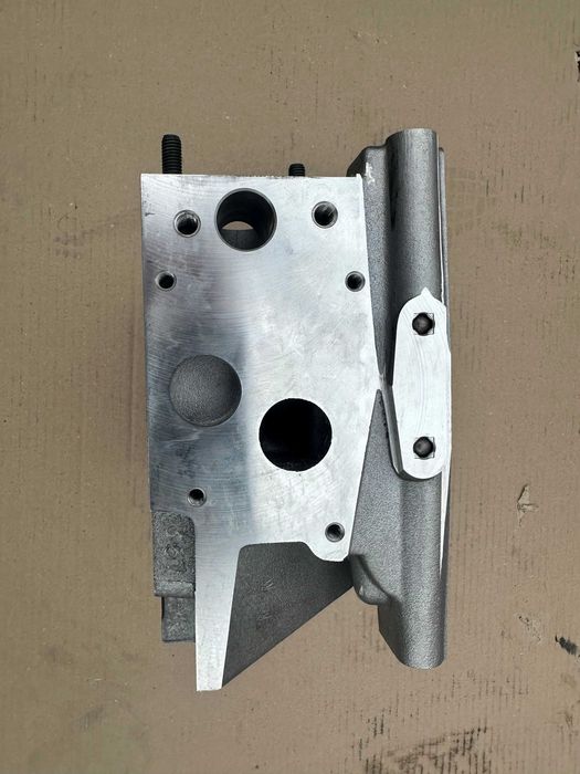 Головка блока Volkswagen Touran 1.6B FSI Skoda Octavia 1.6 FSI ГБЦ 1.6