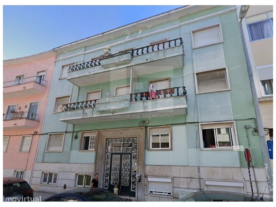 Apartamento T2 Com Logradouro Em Algés - Ocupado