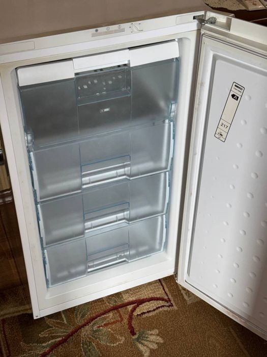 Морозильна камера BEKO FSA 13000