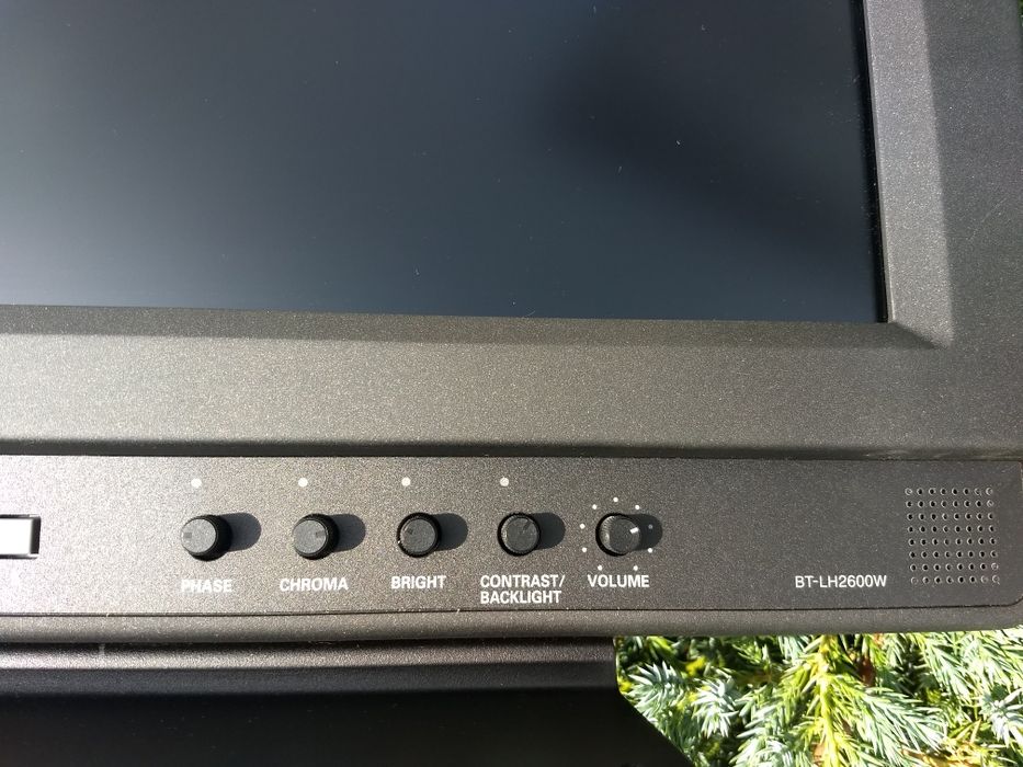 Профессиональный мультиформатный монитор Panasonic BT-LH2600W