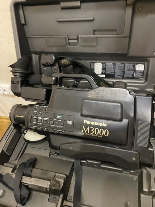Відеокамера Panasonic M3000 з кейсом , підлягає ремонту