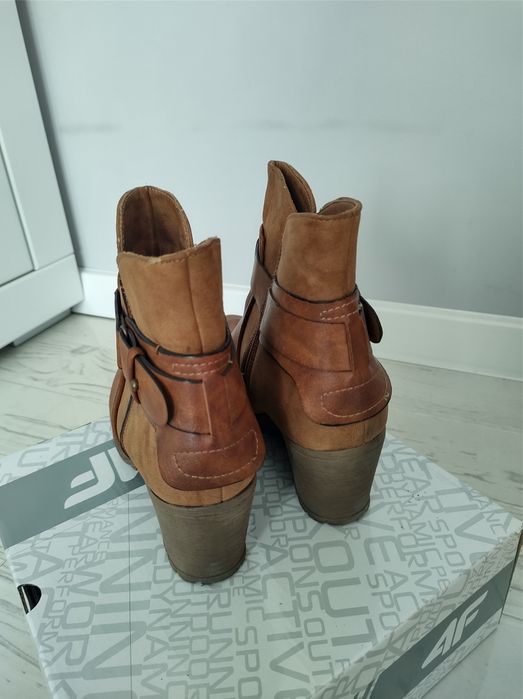 Buty damskie na koturnie 39
