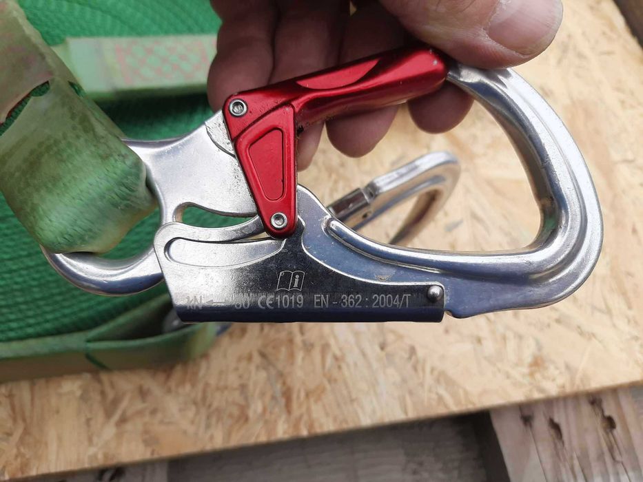 Pozioma taśma kotwicząca, linka dekarska