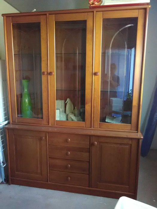 mobília jantar, aparador e cadeiras em bom estado