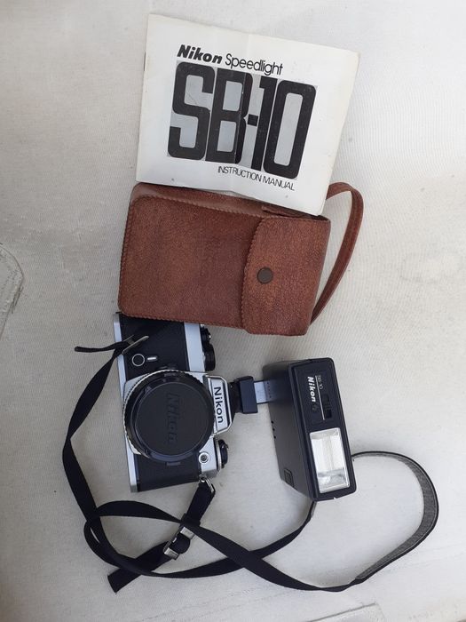 Flash NIKON antigo a funcionar e impecável conforme fotos.