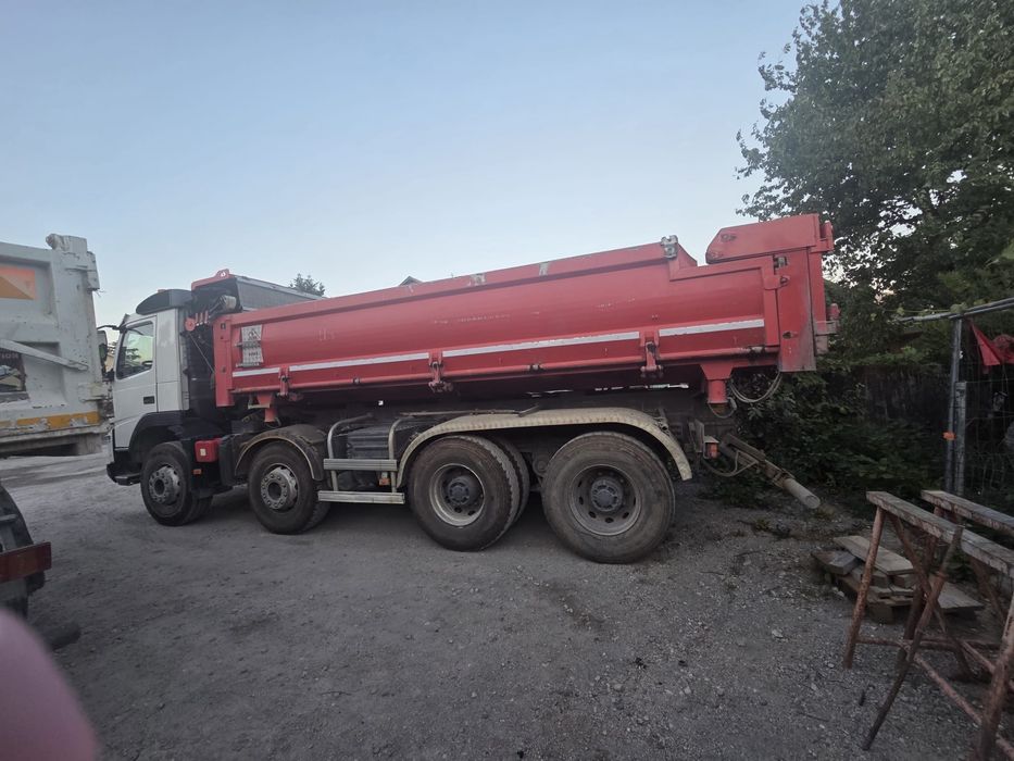 Volvo FMX 8x4 com Bascula