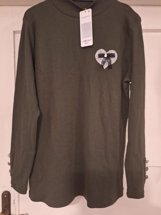 Świetny półgolfik. Kolor khaki zieleń. Serce.