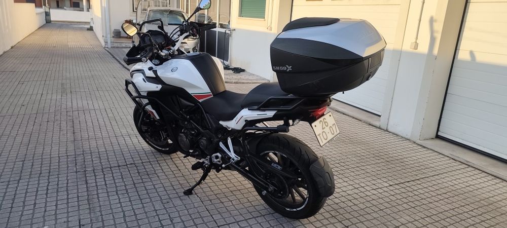 M Benelli trk 502