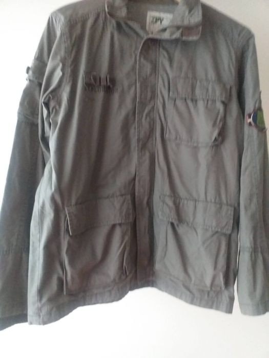 Parka verde estilo safari