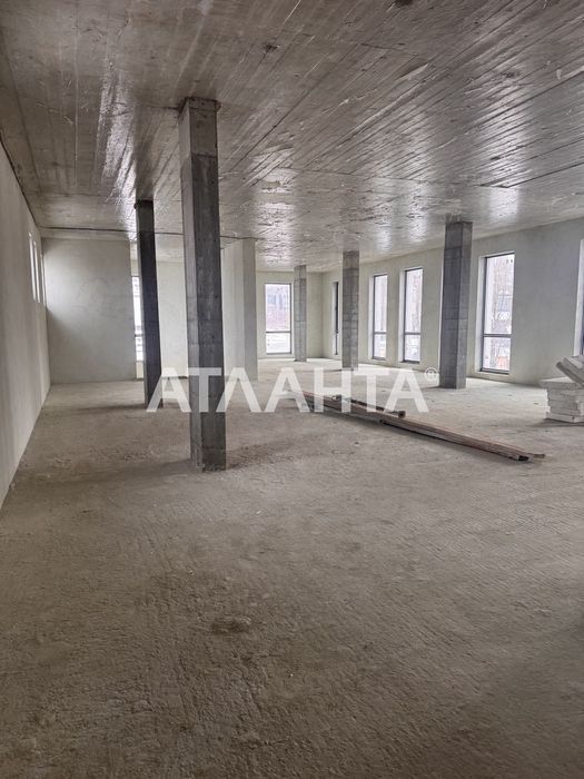 Продаж комерційної будівлі 887 м² з ліфтом