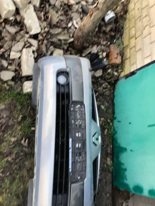 Передній бампер renault megane 2 дорестайл.