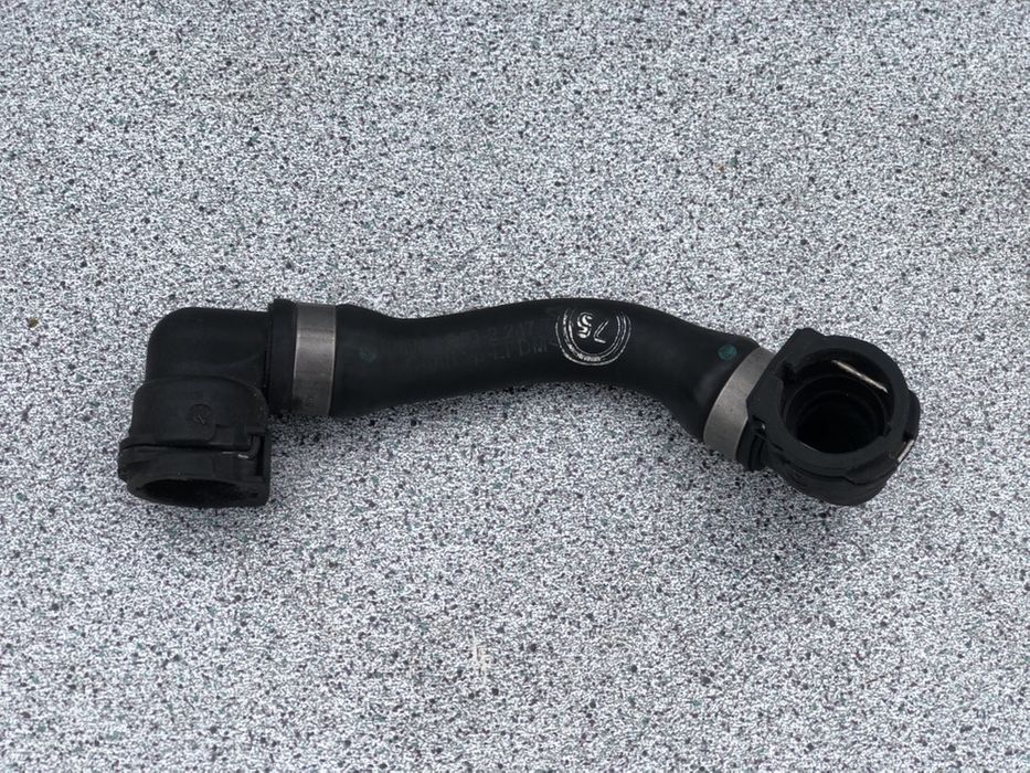 Патрубок на БМВ Е46 М47 Дорестайл 320 Шланг Термостату ЕГР 2247725