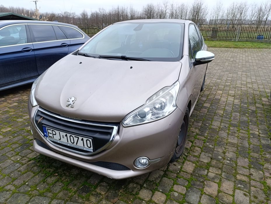 Peugeot 208 bardzo dobry stan