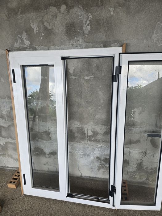 Vendo Janela alumínio branca
