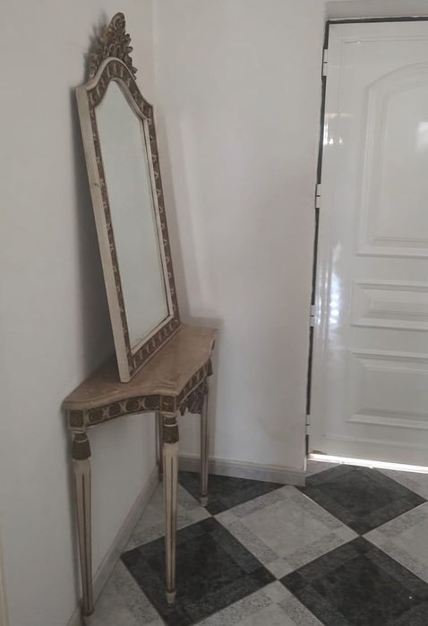 Conjunto Consola / Credência de Entrada com Espelho e Tampo em Mármore