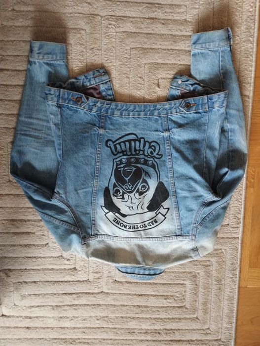Stylowa kurtka jeansowa