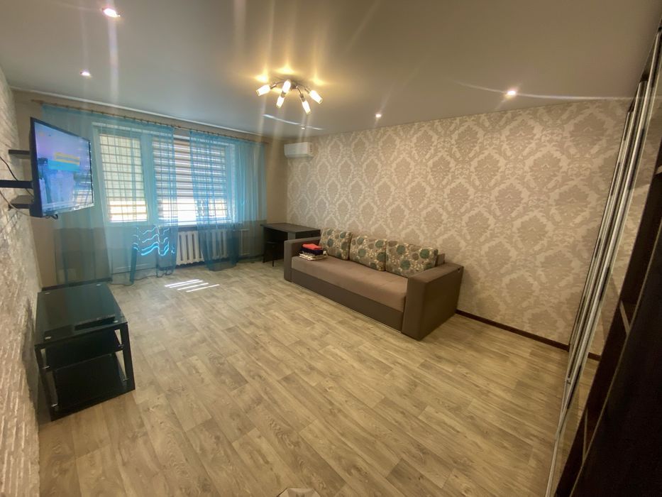 1 кім-на квартира з ремонтом біля центру .Тепла .