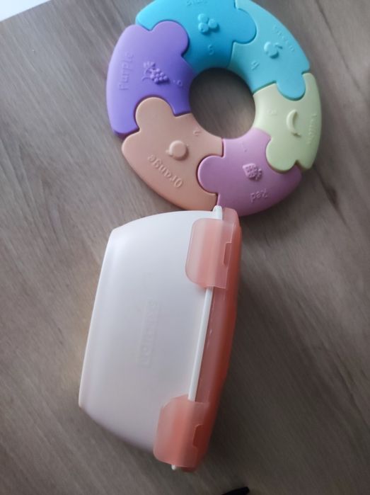 Puzzle sensoryczne Jellystone + pojemnik na przekąski Skip Hop