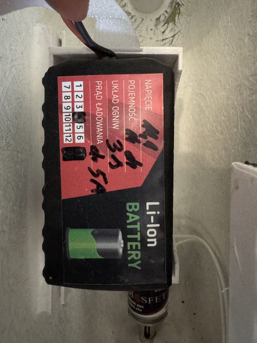 Łódka  zanętowa Tuna Boat Dominator echosonda Deeper chirp 2+