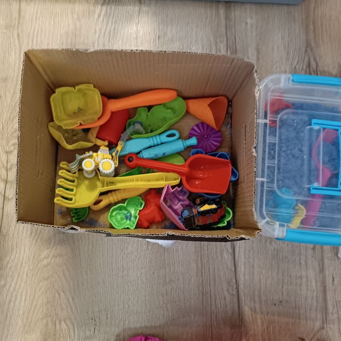 Mokry piasek kinetyczny z akcesoriami