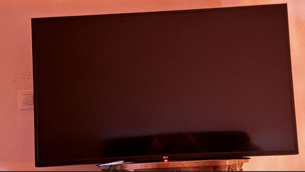 Tv LG 50 pl está sem base pé mais está funcionando perfeitamente