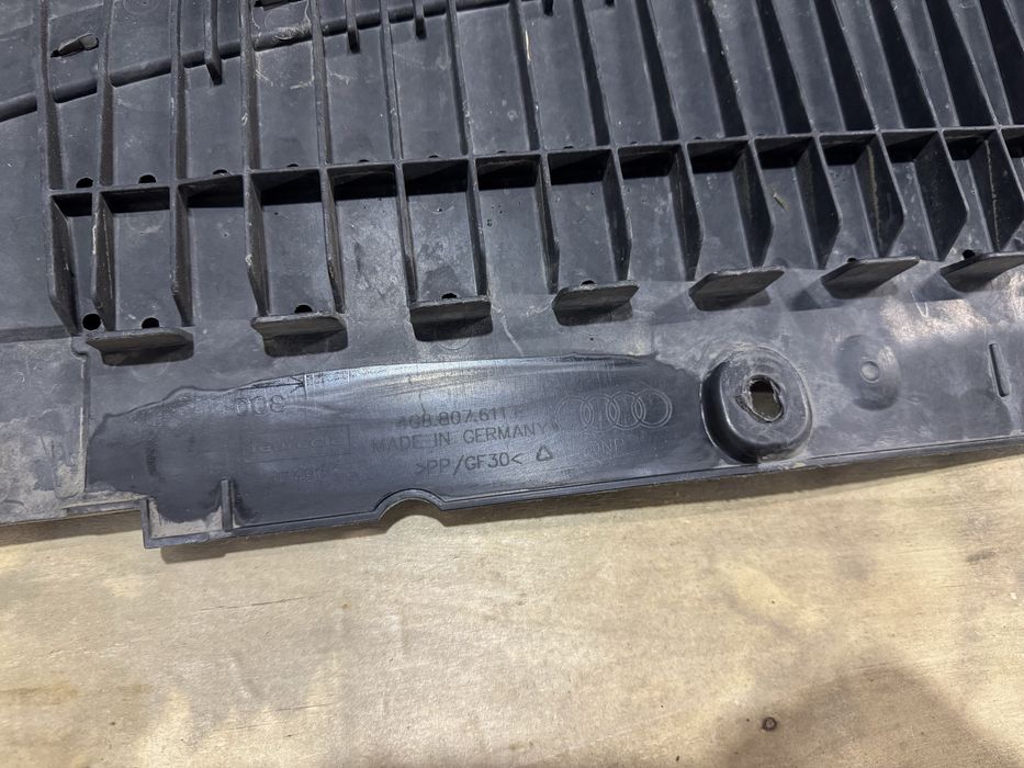 Губа бампера Audi A7 C7 рест S line 4G8807611E