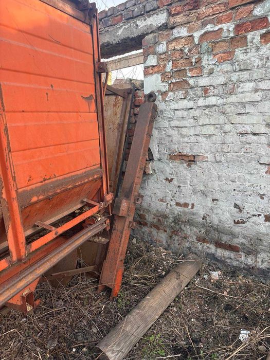 КТУ - 10А причеп кормороздатчик  КТА бункер подачі живе дно