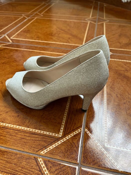 Sapatos de salto alto