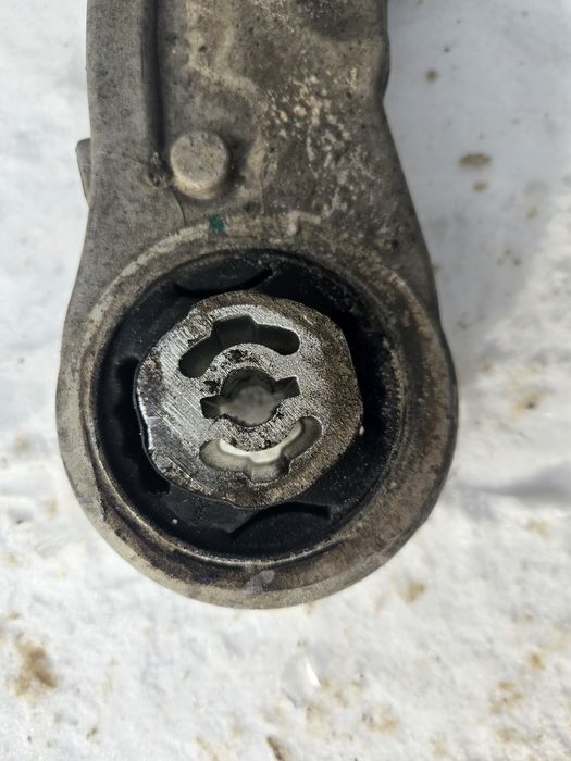 Оригінальний передній правий нижній важіль Chrysler 200