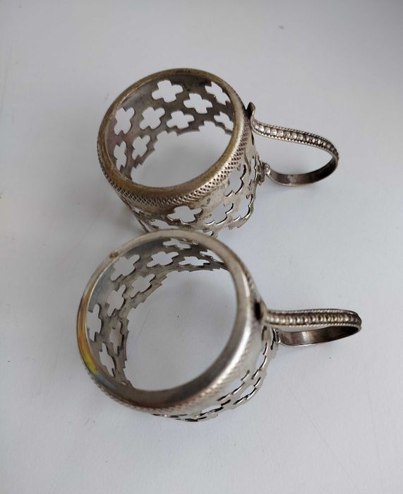 Conjunto de 2 Antigos Suportes para copos, em casquinha